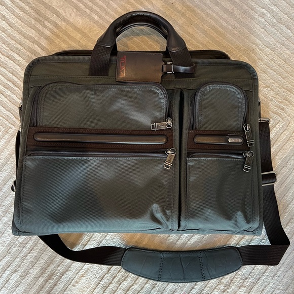 Tumi large laptop briefcase - Picture 1 of 5